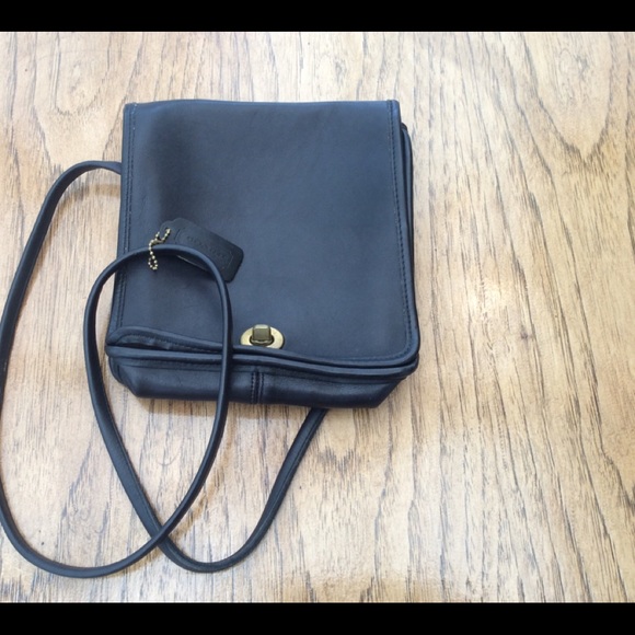 Coach Handbags - Vintage all leather Coach Compact pouch crossbody